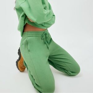 Aritzia TNA Green Sweatpants
